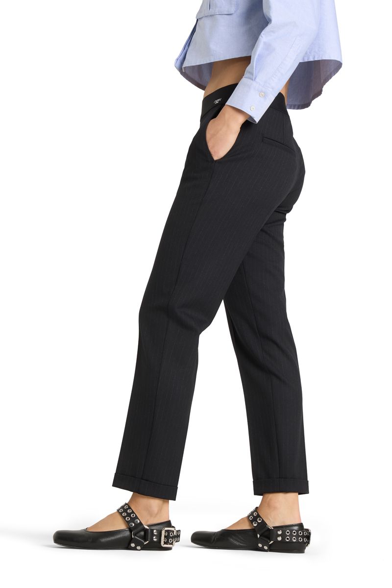 Stoffhose Kim, Cambio